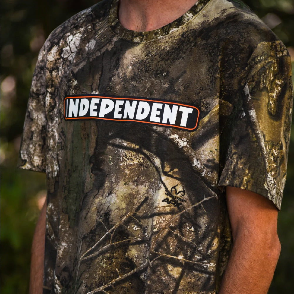 Camiseta Independent x REALTREE® Bar Logo