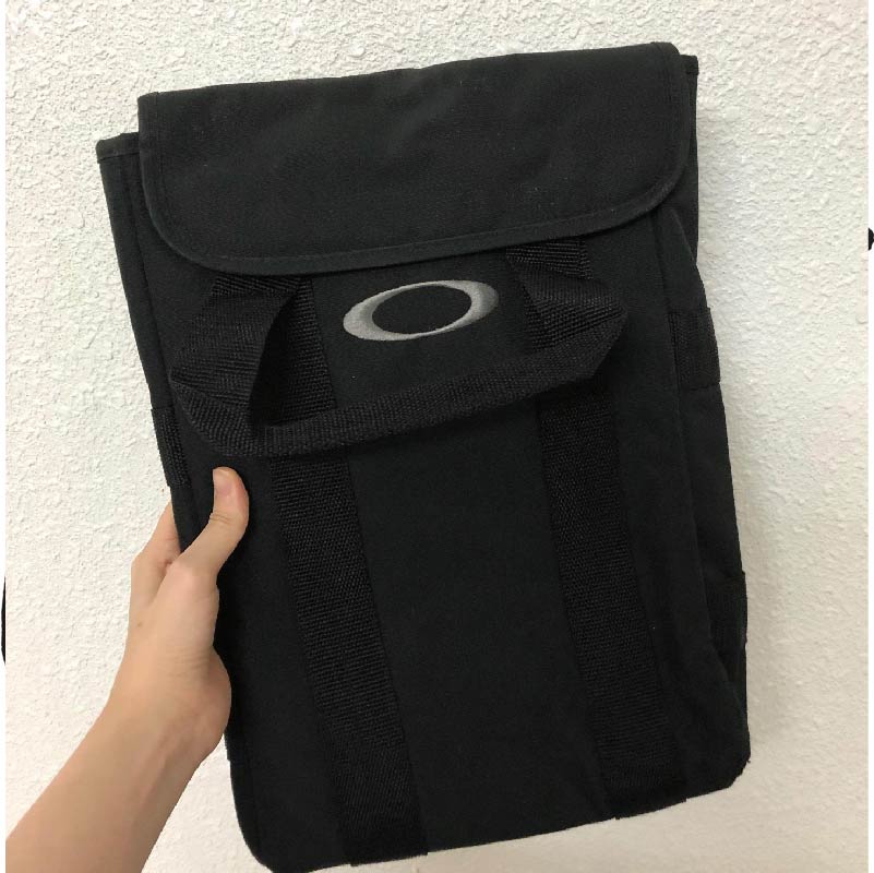 MaletaOakleyVerticalComputer2.jpg