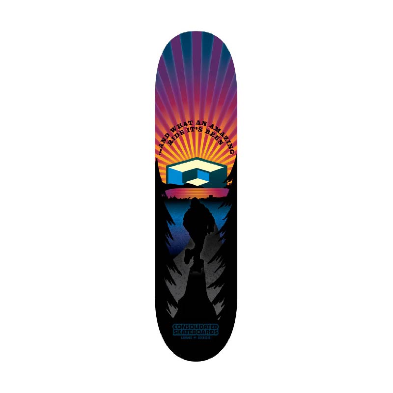 Última tabla de skate 'Consolidated Final Consolidated Sunset', que presenta un diseño gráfico impresionante inspirado en atardeceres vibrantes. Esta tabla, que simboliza la culminación de la marca