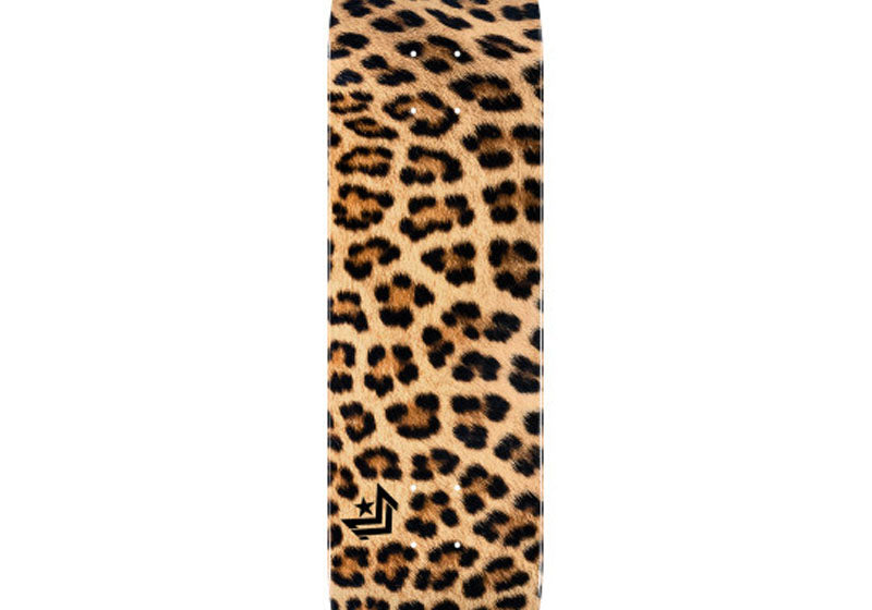 Tabla de skate 'Minilogo Leopard Fur 7.5', que presenta un audaz diseño de estampado de piel de leopardo. Con un ancho de 7.5 pulgadas, esta tabla es ideal para skaters que buscan un equilibrio entre estilo y rendimiento. 