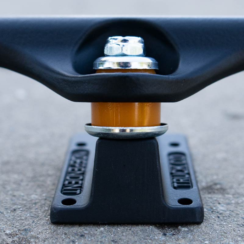 Trucks Independent Blackout Stage 11